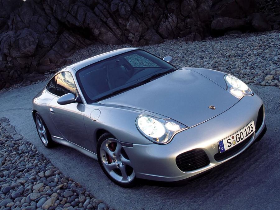  Porsche 911 Carrera 4S 2002 года  (фото 11 из 20)